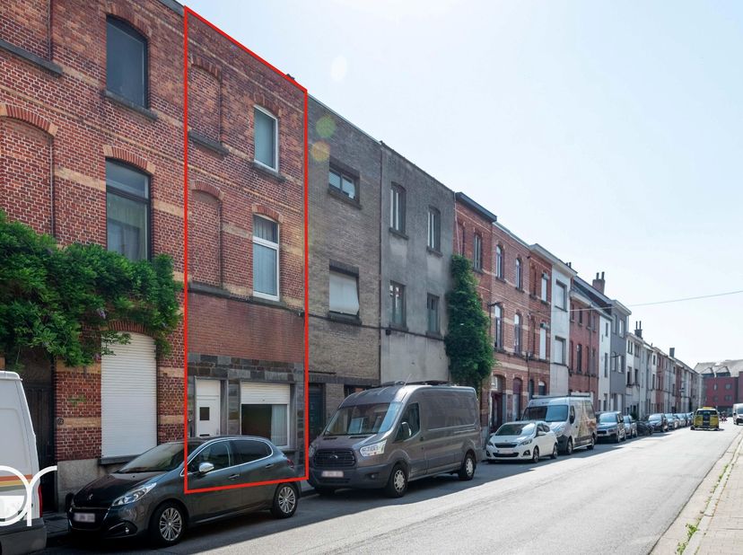 Ontdek deze ruime gezinswoning, rustig gelegen in een zijstraat van de Francisco Ferrerlaan in Gent. Dankzij de vlotte verbinding naar het stadscentru