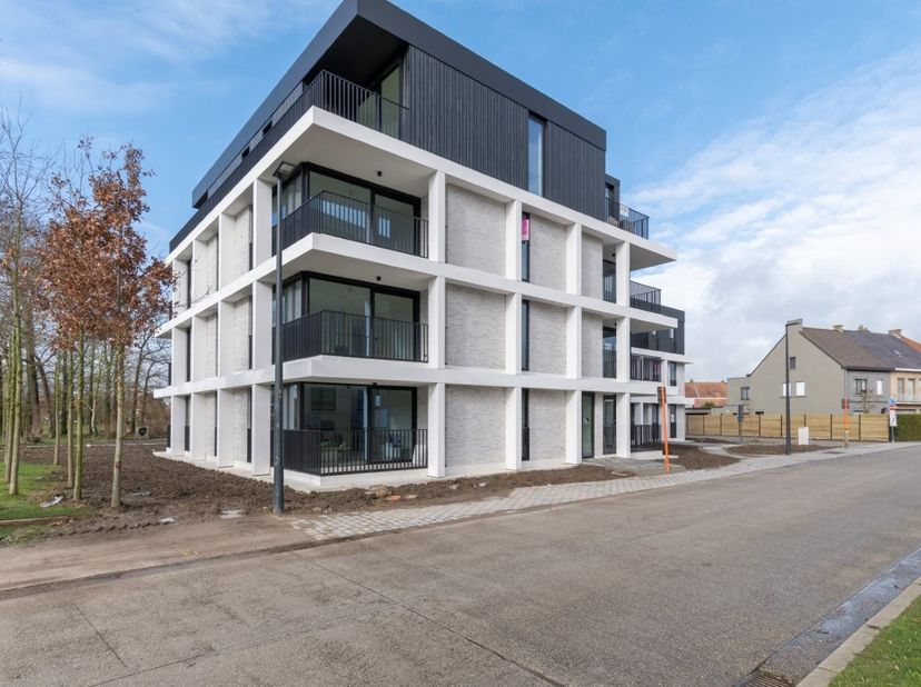 WOONELEGANTIE in KWADRAAT: prachtig, ENERGIEZUINIG (label: A) NIEUWBOUW hoekappartement met 2 slaapkamers, gelegen op de 2de verdieping van de stijlvo