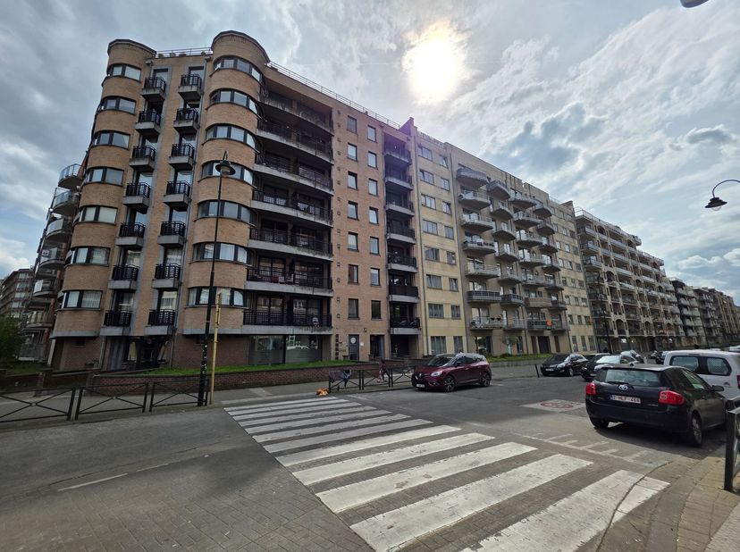 Studio élégant et lumineux à vendre à Bruxelles<br />
<br />
Coup de cœur assuré pour ce studio de 45 m² prêt à emménager. Situé dans un quartier dyna