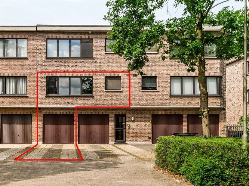 Ligging: Het appartement is gunstig gelegen in een aangename woonomgeving in Brasschaat, op korte afstand van winkels, scholen, openbaar vervoer, hore