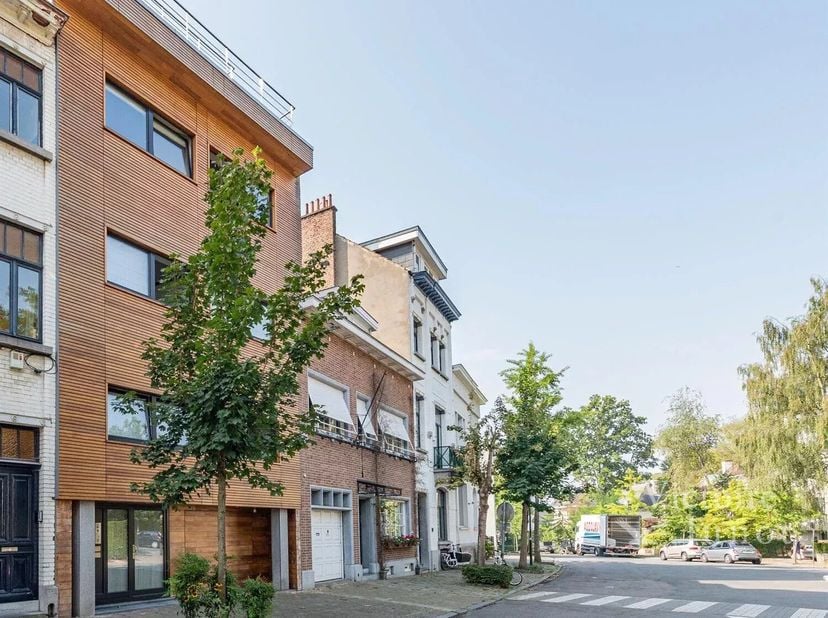 Gepresenteerd door Yanis Morsa : 0487 71 46 10 / yanis.morsa@victoire.be<br />
Exclusief - Victoire-Junot biedt u in Uccle, in de uitzonderlijke wijk
