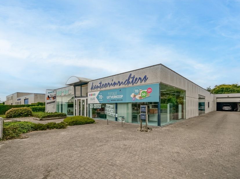 Bien professionnel à vendre
                    à 8400 Oostende