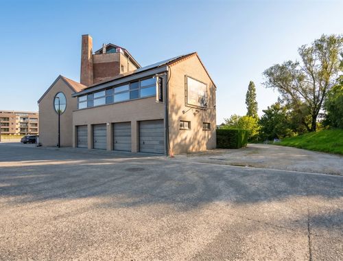                                         Usage mixte à vendre à Harelbeke, € 739.000
