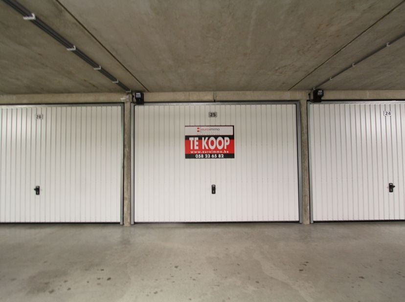 Garage te koop in Loodswezenplein 1+,
                    8620 Nieuwpoort