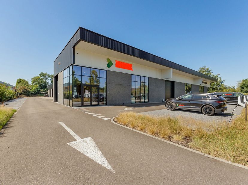 Exclusief bedrijfsvastgoed met high-end kantoorafwerking en 6 parkeerplaatsen te Diepenbeek<br />
<br />
Op een uitstekende locatie in het Industriepa