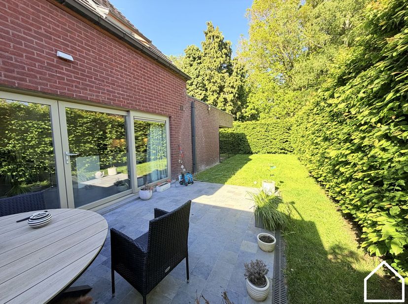 Bekijk zeker de vastgoedvideo via deze link: https://youtube.com/embed/5m12f_5bFsw<br />
<br />
Ontdek deze verzorgde en energiezuinige woning, gebouw