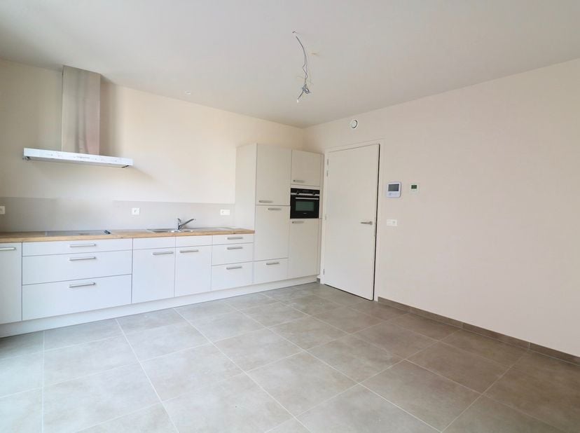 Op wandelafstand van het centrum, winkels, scholen en het openbaar vervoer. Met een assistentiewoning blijft u langer zelfstandig wonen en geniet u va