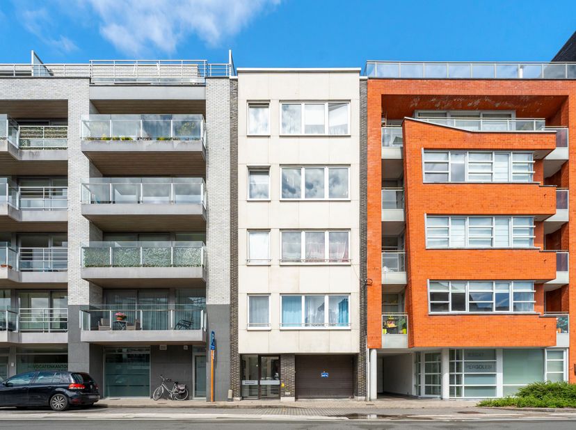 Instapklaar appartement in het centrum van Roeselare.<br />
Dit gerenoveerde appartement bevat zeer veel troeven. Met zijn gunstig EPC en conforme ele