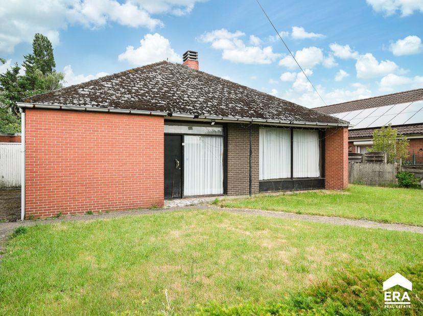Te moderniseren gezinswoning op rustige toplocatie in Pelt.Op zoek naar een renovatieproject met tal van mogelijkheden? Deze gelijkvloerse woning uit