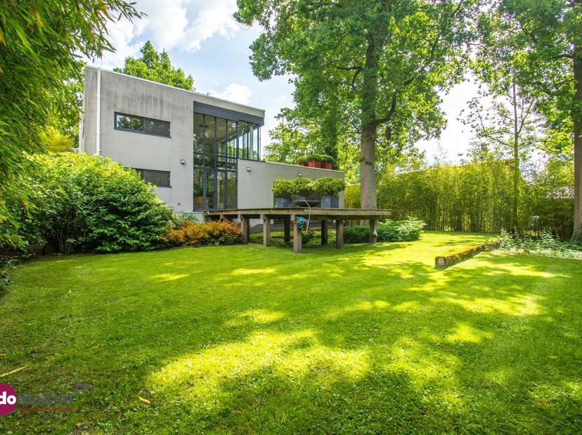 Un joyau architectural dans les bois de Lieveken à Schiplaken<br />
 <br />
C'est dans le cadre verdoyant et très prisé des bois de Lieveken à Schip