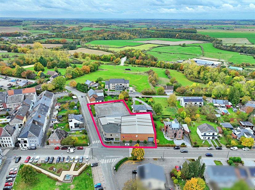 Bien rare à saisir !<br />
<br />
Ensemble immobilier exceptionnel – vente pour cause de déménagement.<br />
<br />
En plein centre de Philippevil