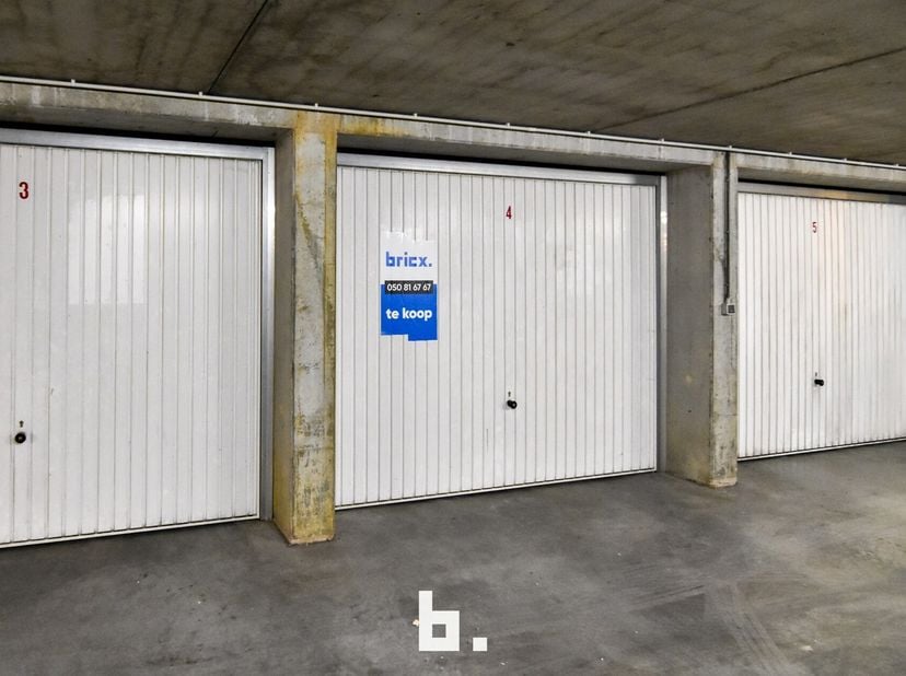 Goed gelegen ondergrondse garagebox (nr. 4) in de residentie Manet, ideaal zowel als investering als voor eigen gebruik. De garagebox is tot op heden