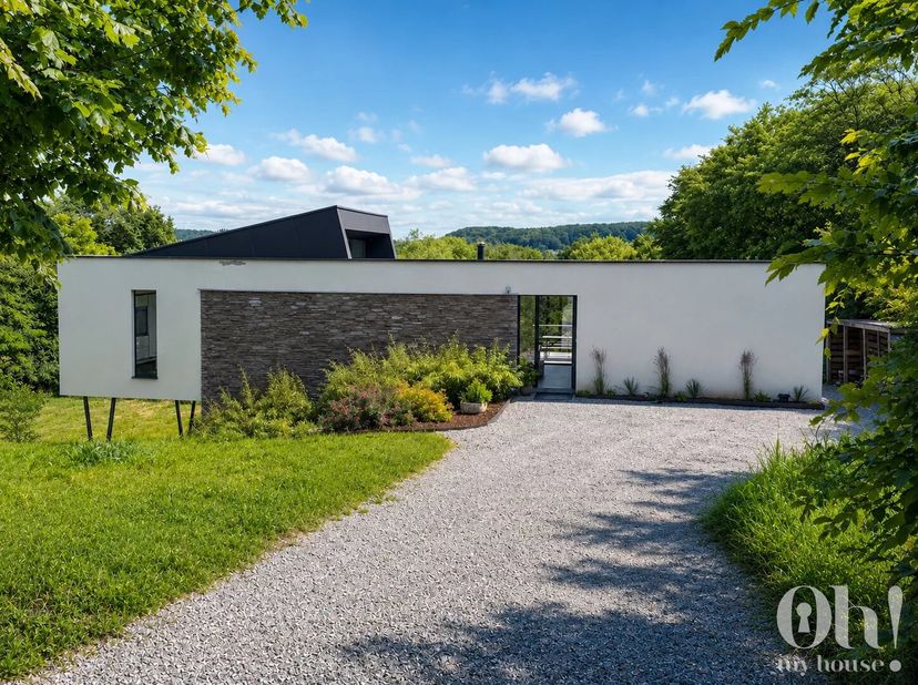 TROP TARD, SOUS OPTION. Oh My House vous présente une propriété où chaque jour commence avec un panorama dexception.<br />
Au bout dune impasse, dans