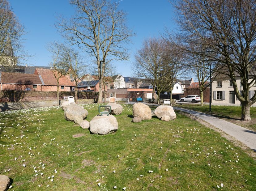 Ideaal gelegen handelspand van 667m² gelegen op een toplocatie in het bruisende centrum van Bree.<br />
Bree geniet een prachtig historisch stadscentr