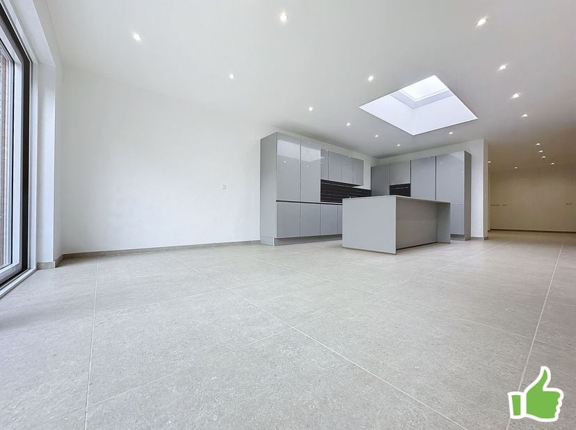 Magnifique maison totalement rénovée à Mouscron, près du centre et de la gare.<br />
<br />
Spacieuse et lumineuse, rien ne manque à cette habitatio
