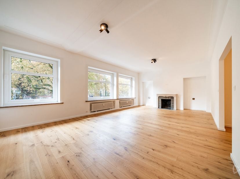 Infos et visite : 02 315 51 71. <br />
Situé au 524 de la très prisée Avenue Louise, à deux pas du Bois et de l’Abbaye de la Cambre, We Invest vous pr