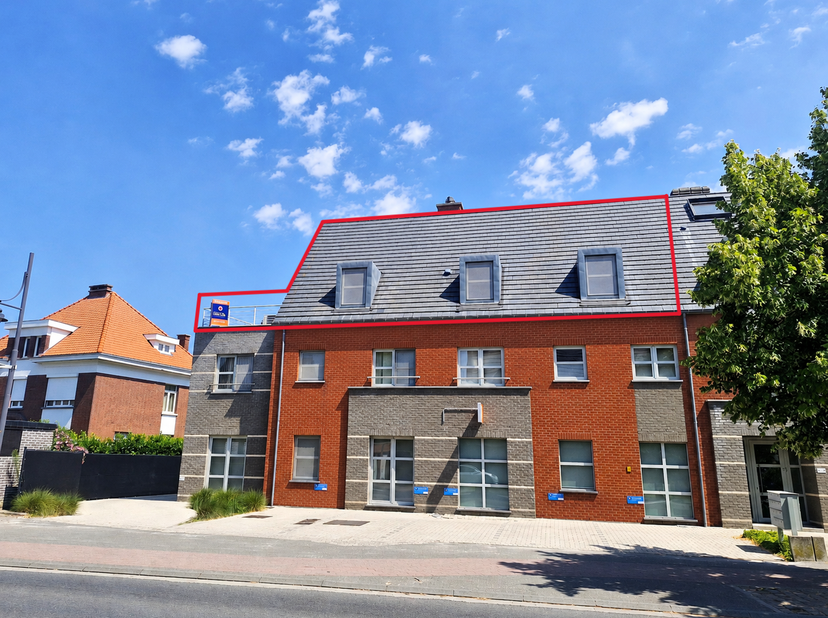 Dit ruime en instapklare appartement bevindt zich op een toplocatie in het centrum van Haacht, op amper 100 meter van de markt met alle winkels, horec