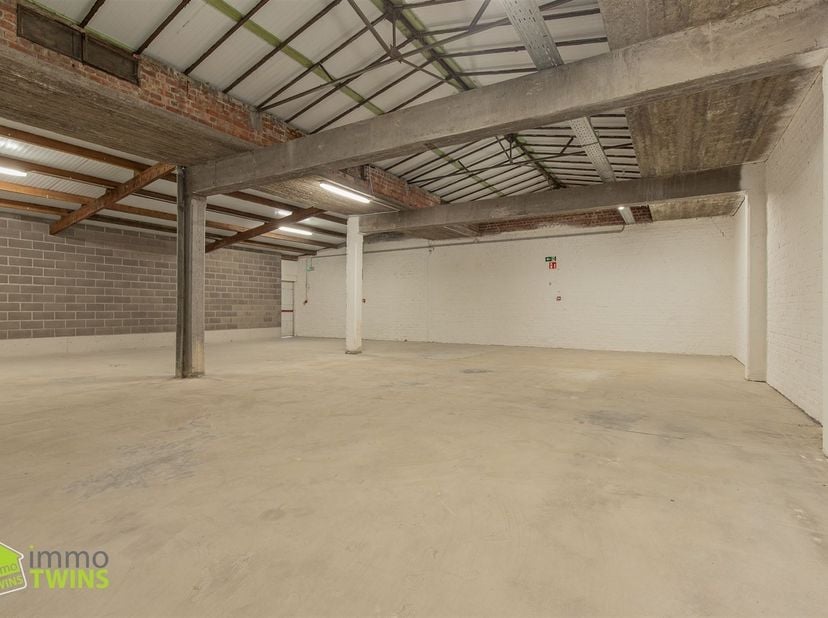 Te huur - vernieuwde KMO unit te Grembergen (Dendermonde)<br />
<br />
Direct beschikbaar<br />
<br />
Bent u als ondernemer op zoek naar een KMO-