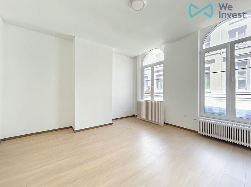 Tel : 0456 79 45 19 / E-mail : sophia.vanhove@weinvest.be<br />
We Invest biedt u exclusief dit charmante en zeer lichtrijke appartement aan, gelegen