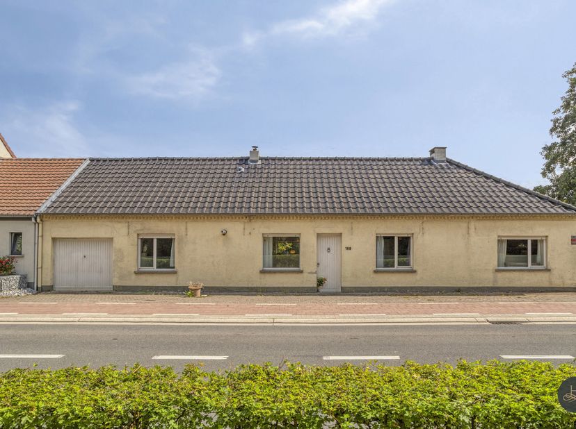 Voor info/bezoek : joeri.vandeven@homixx.be of 016 19 93 46<br />
Wij stellen u graag deze charmante halfopen bebouwing voor, gelegen op een perceel v