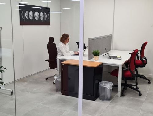                                         Bureaux à louer à Mol, € 200
