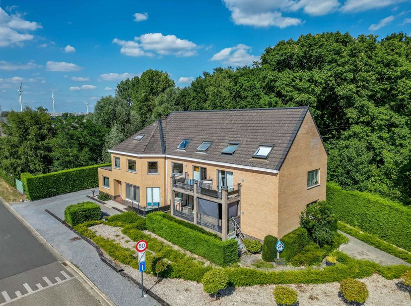 Interessante investeringsopportuniteit met sterk rendementspotentieel.<br />
Dit ruime en degelijk gebouw biedt een uitstekende opportuniteit voor inv