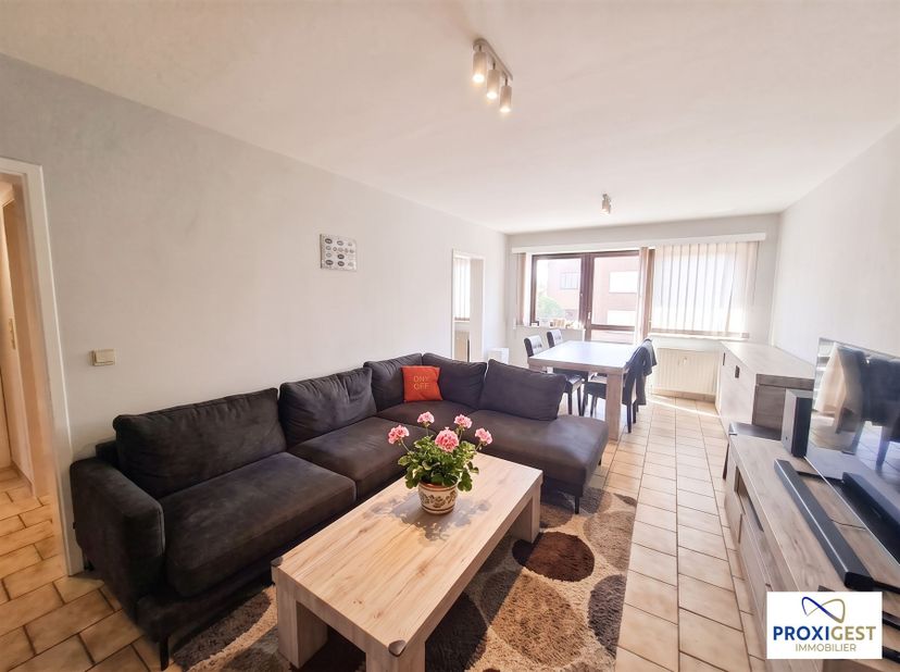 découvrez cet agréable appartement 2 chambres avec terrasse, grand grenier et garage ! Situé dans le centre de Jauche, à proximité de commerces et éco