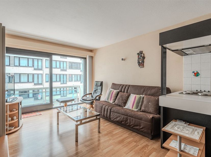Te koop: gezellige studio in residentie Lord, centraal gelegen in Middelkerke.<br />
Deze studio bevindt zich op de tweede verdieping en vormt een ide