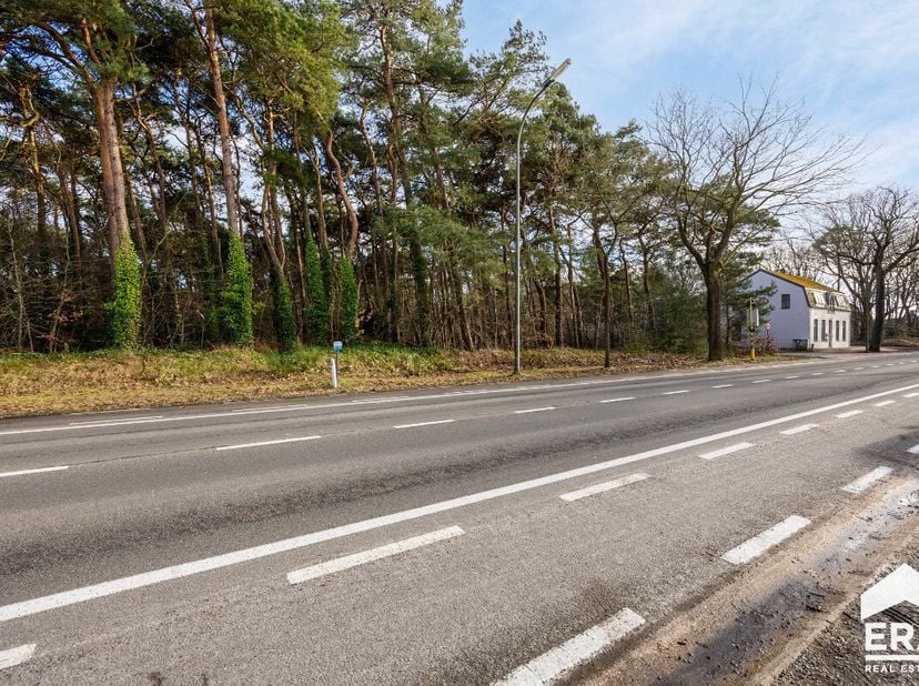 Prachtige bouwgrond (800m²) te koop in Lommel! Bestemd voor open bebouwing. Perceel is 20 meter breed en 40 meter diep. Gelegen op boogscheut van NL-g