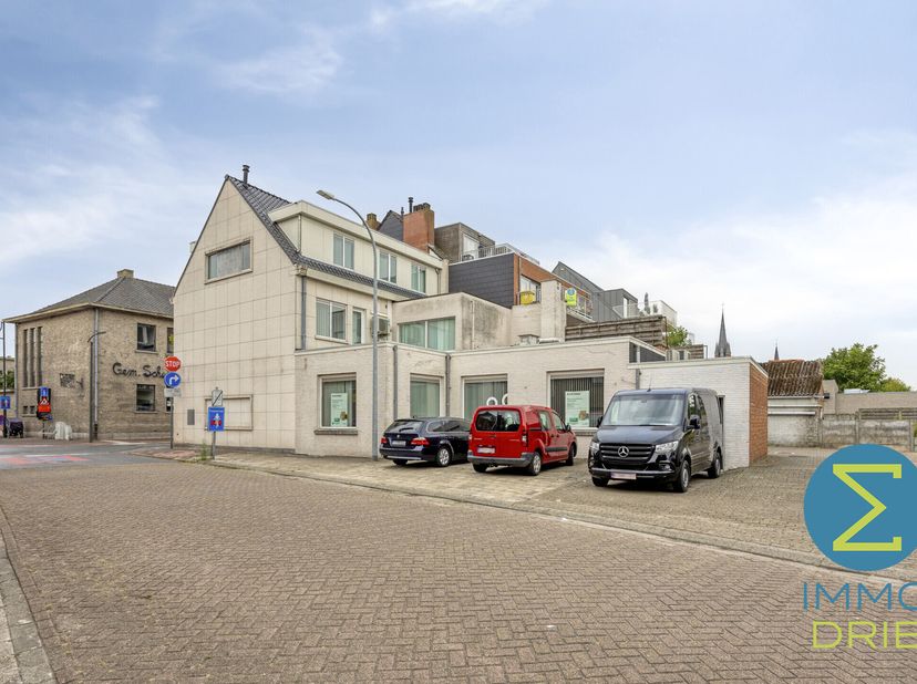 Bien professionnel à vendre
                    à 2370 Arendonk