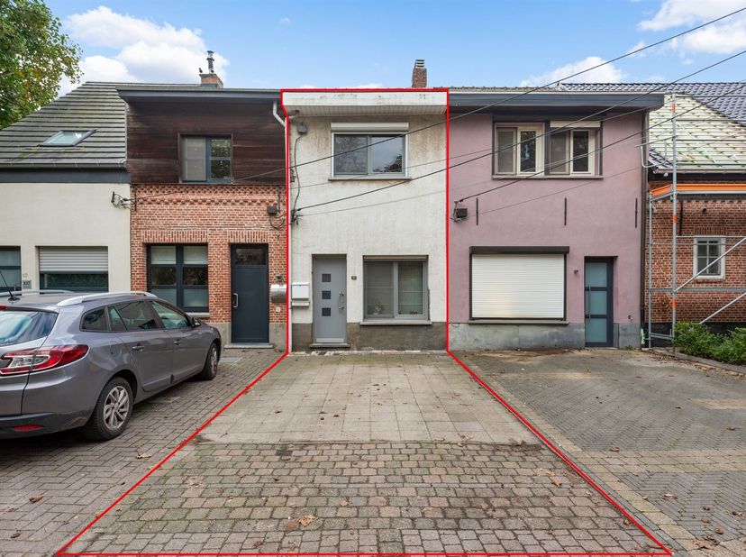 Te renoveren woning met tuin<br />
<br />
Deze gezellige woning aan Hofeinde 161 in Vosselaar biedt de perfecte kans voor wie op zoek is naar een wo