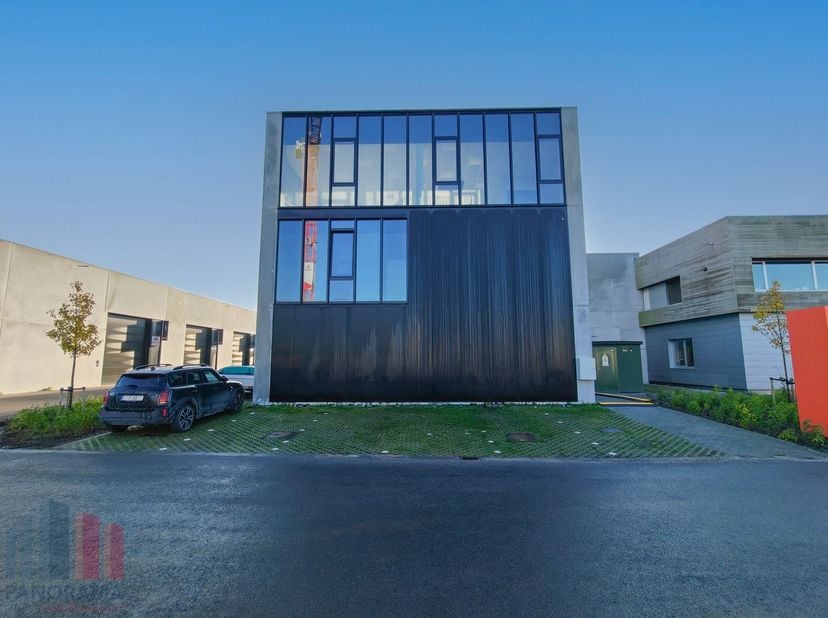 Bien professionnel à louer
                    à 8200 Sint-Michiels