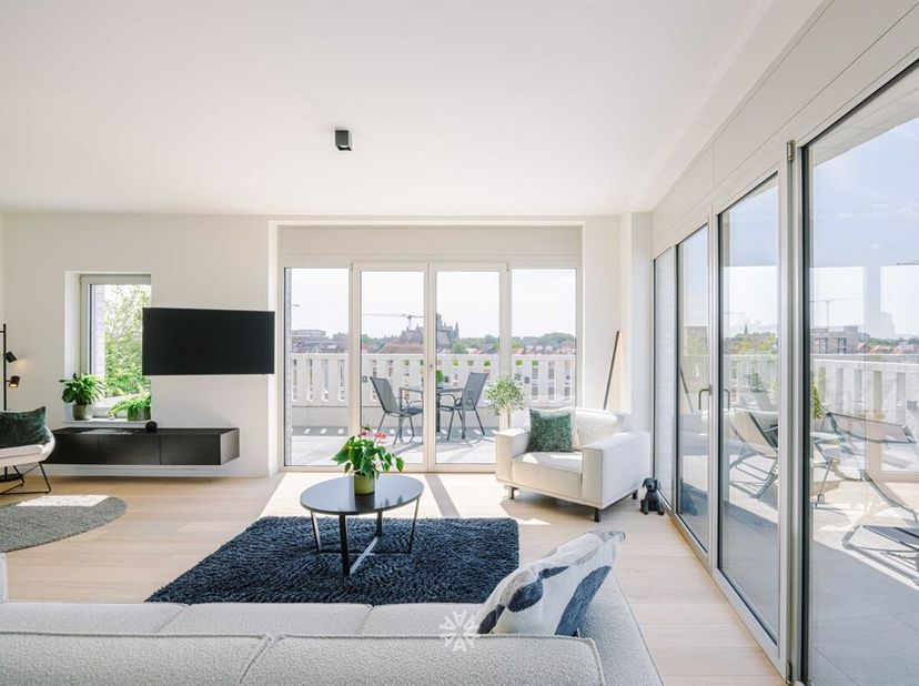 GENT - Uniek penthouse met panoramisch terras in groene stadsontwikkeling nabij het centrum<br />
Op de bovenste verdieping van Residentie Artevelde (