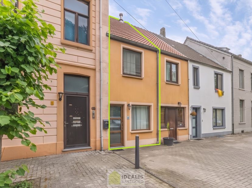 IDEALIS VASTGOED – CHARMANTE EENGEZINSWONING TE WIJCHMAAL, PEER! Deze woning omvat ca. 70m² bewoonbare oppervlakte op een perceel van ca. 1a33ca met o