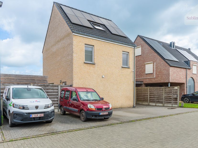 Instapklare gezinswoning met 3 slaapkamers, gezellige tuin in rustige doodlopende straat in Meerhout – Zittaart.<br />
<br />
Deze verzorgde vrijstaan