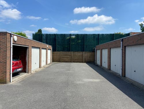                                         Garage à vendre à Sint-Eloois-Vijve, € 25.000
