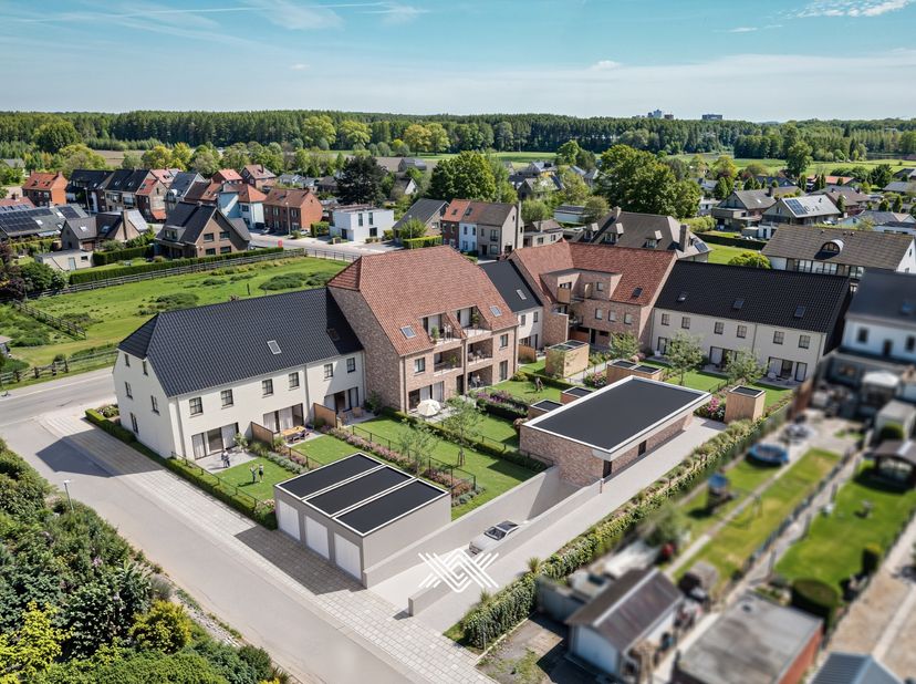 Dit gelijkvloers tweeslaapkamerappartement met een oppervlakte van 95 m² is ingedeeld als volgt: een inkomhal met plaats voor een vestiairekast, een l