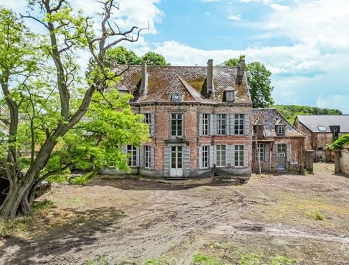                                         Kasteel te koop in Vellereille-le-Sec, € 700.000
