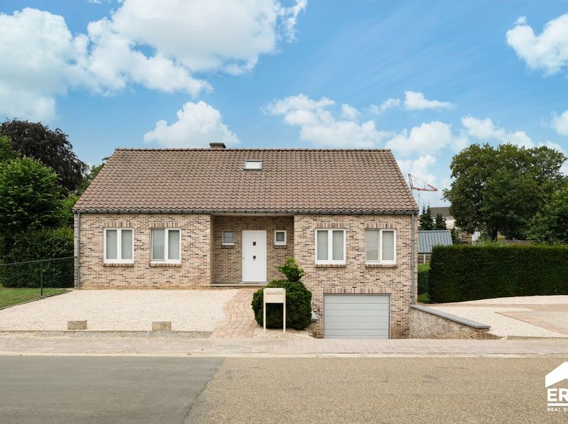 e zeer goed onderhouden woning combineert een praktische indeling en een uitstekende bereikbaarheid. Voor meer info ga naar https://www.era.be/nl/te-k