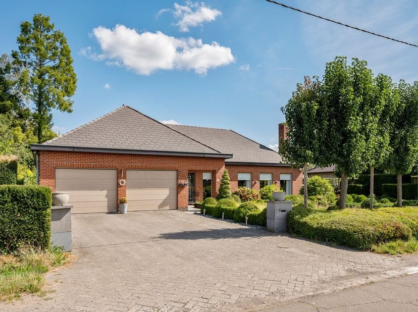 Huis te koop in Lintseheide 83,
                    2570 Duffel