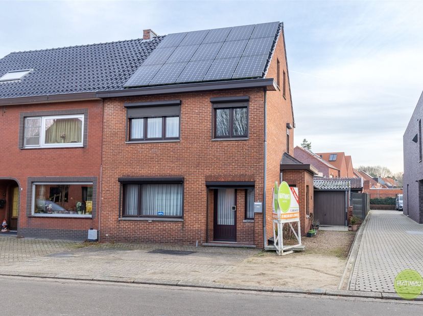 *** IN OPTIE ***<br />
<br />
Leuke starterswoning met 2 slaapkamers in het groene Mol-Gompel<br />
<br />
Welkom in deze aangename gezinswoning,