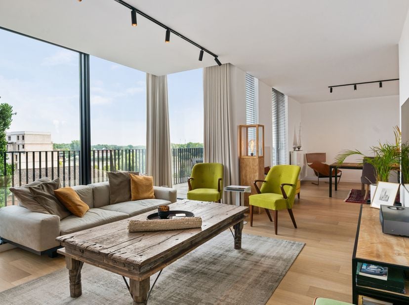 Bienvenue dans votre nouveau chez-vous ! Cet appartement prêt à emménager bénéficie d’un emplacement exceptionnel dans un environnement calme et verdo
