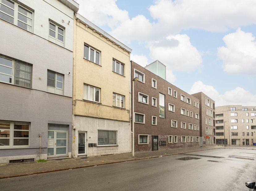 De woning is gelegen in wijk &amp;#39;den Dam&amp;#39; dat aan Park Spoor Noord ligt. Een opkomende buurt die historisch verbonden is met de haven en de slach