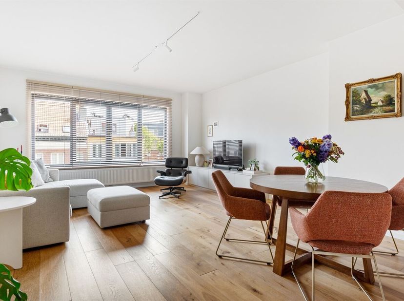 Volledig gerenoveerd (2021) appartement met terras op topligging in Antwerpen, 2000 (EPC A)<br />
Hier komen authentieke charme, hedendaags comfort en