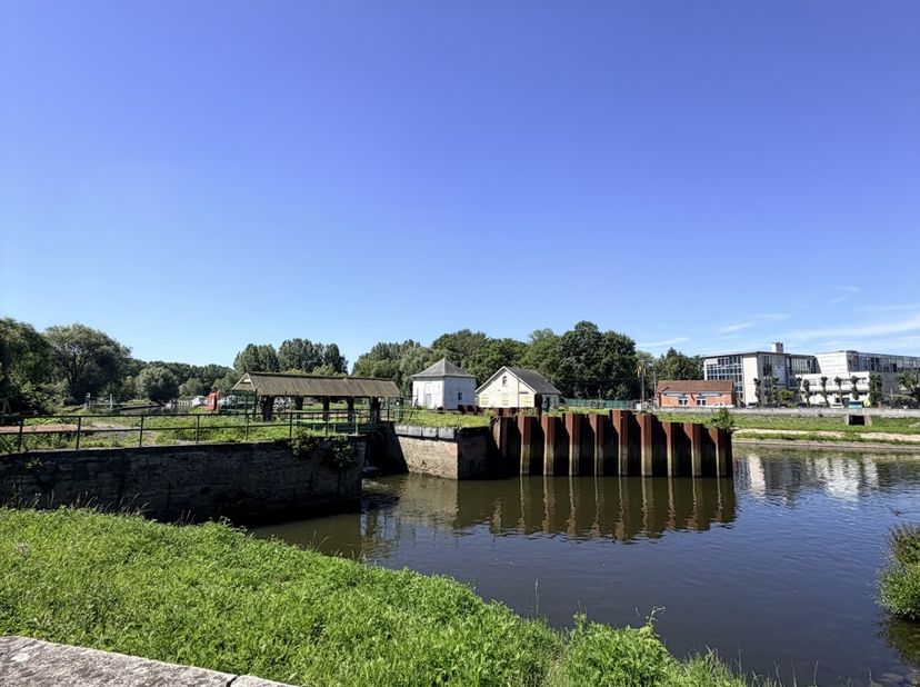 <br />
***PROJECTGROND MET VERGUNNING VOOR 2 DUPLEXAPPARTEMENTEN OP UNIEKE LIGGING***<br />
(verkoop van de bouwgrond, zonder bouwverplichting)<br />