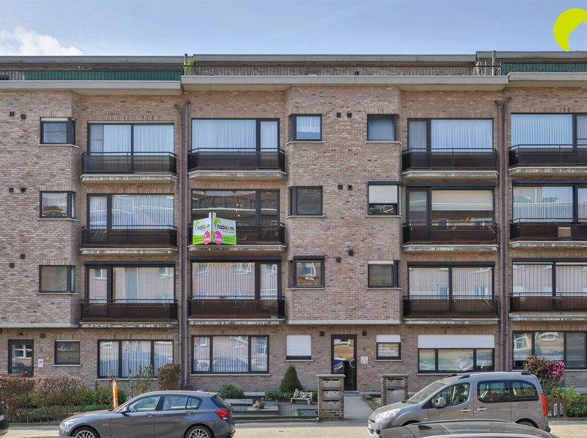 Bienvenue dans ce charmant appartement de Hoboken de deux chambres à coucher avec une terrasse tranquille.<br />
Situé dans un quartier résidentiel, à