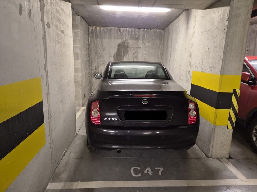Idéalement situés en plein centre de Bruxelles, dans un immeuble sécurisé et récent, nous vous proposons cet emplacements de parking à vendre au prix