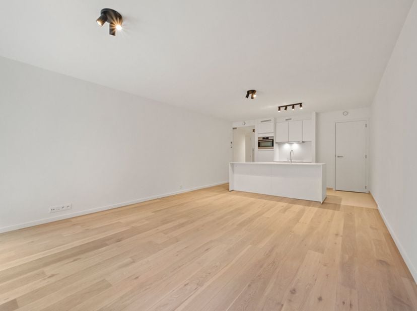 Modern nieuwbouwappartement te koop in Roeselare&amp;nbsp;met gunstige oriëntatie.<br />
6 % is mogelijk bij aankoop van een nieuwbouwwoning onder bepaald