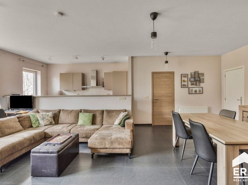 Leuven: Volledig instapklare appartement met 3 slaapkamers in Lubbeek.Ontdek dit duplex appartement, ideaal gelegen in Lubbeek, met vlotte verbinding