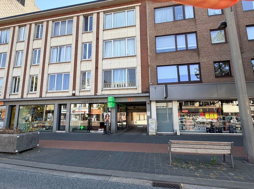 Garage te koop in Statielei 22-24,
                    2640 Mortsel